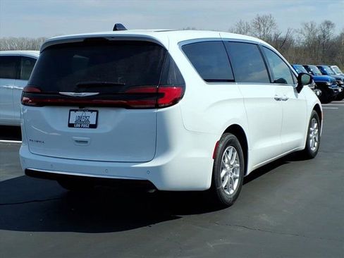 New 2026 Chrysler Pacifica Select image 19