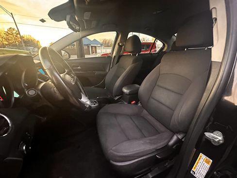 Used 2014 Chevrolet Cruze LT image 10