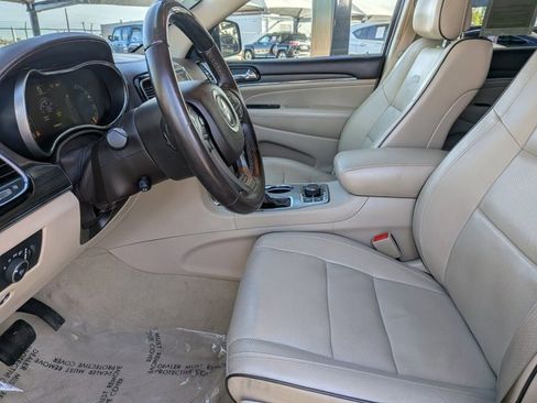 Used 2020 Jeep Grand Cherokee Overland image 11