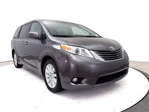 Used 2014 Toyota Sienna XLE w/ XLE Premium Package AWD/4WD image 13