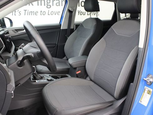 Used 2025 Volkswagen Taos SE AWD/4WD image 15