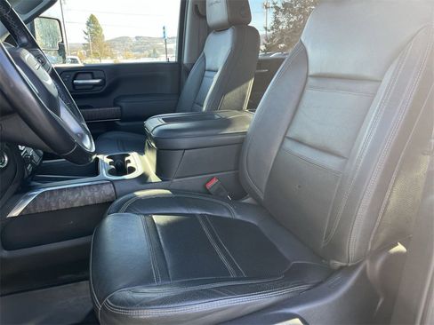 Used 2022 GMC Sierra 2500 Denali w/ Denali Black Diamond Edition image 20