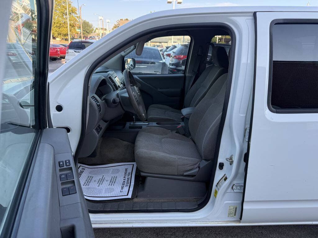 Used 2017 Nissan Frontier SV w/ SV Value Truck Package RWD image 15