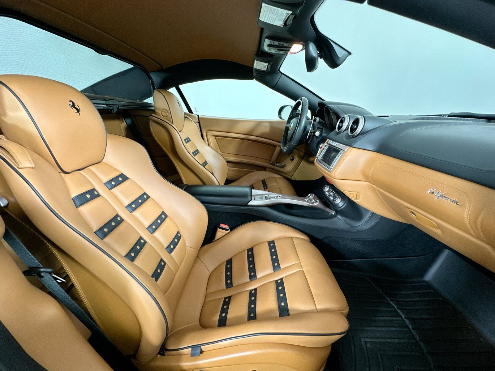 Used 2014 Ferrari California RWD image 43