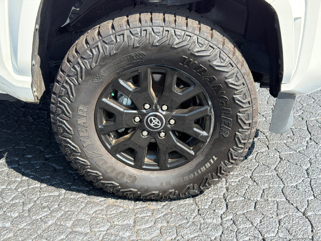 Used 2025 Toyota Tacoma SR AWD/4WD image 14