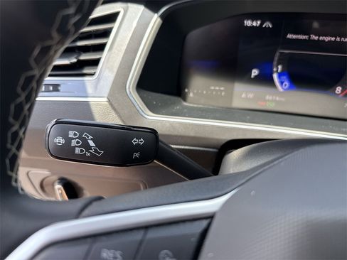 Used 2024 Volkswagen Tiguan SE image 19