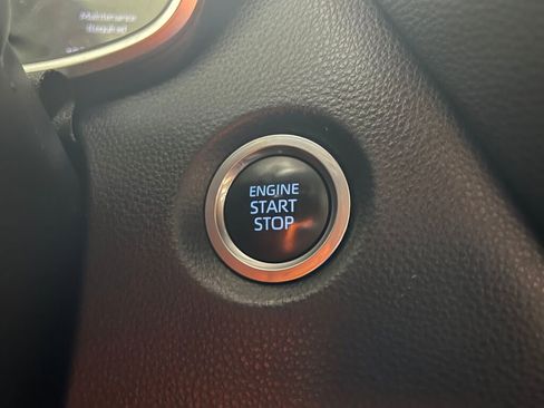 Used 2021 Toyota Corolla SE w/ Special Edition image 15