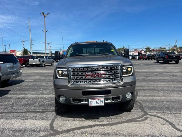 Used 2013 GMC Sierra 2500 Denali w/ Suspension Package, Off-Road AWD/4WD image 2