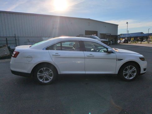 Used 2019 Ford Taurus SEL w/ Equipment Group 201A FWD image 5