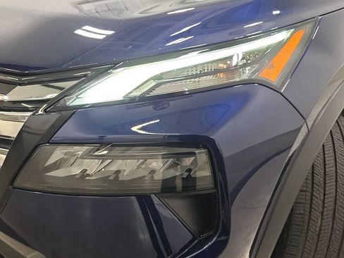 Used 2025 Nissan Rogue SV FWD image 28