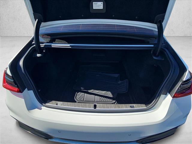 Used 2022 BMW 740i w/ M Sport Package RWD image 6