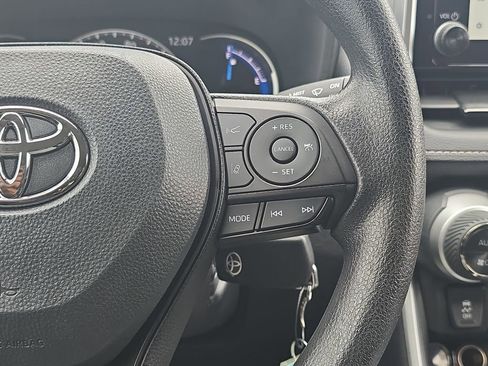 Used 2025 Toyota RAV4 LE image 21