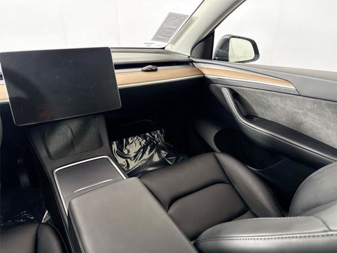 Used 2024 Tesla Model Y Long Range image 42