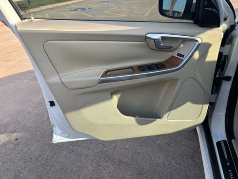 Used 2015 Volvo XC60 T6 w/ Proximity Package FWD image 8