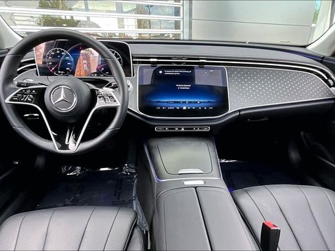 Used 2025 Mercedes-Benz E 350 4MATIC Sedan image 16