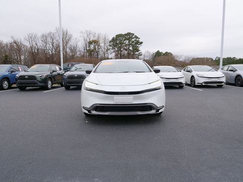 Used 2025 Toyota Prius XLE image 9