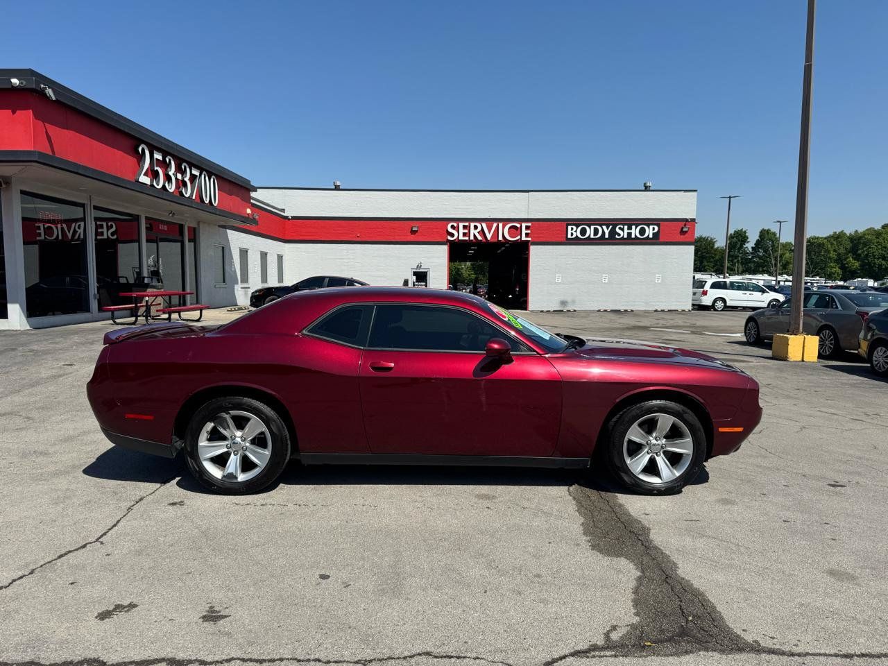 Used 2019 Dodge Challenger SXT RWD image 2