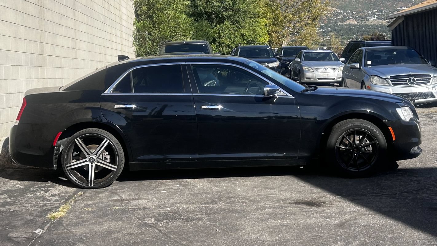 Used 2020 Chrysler 300 Limited AWD/4WD image 6
