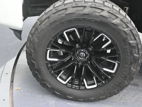 Used 2019 Nissan Titan SL w/ Midnight Edition AWD/4WD image 9