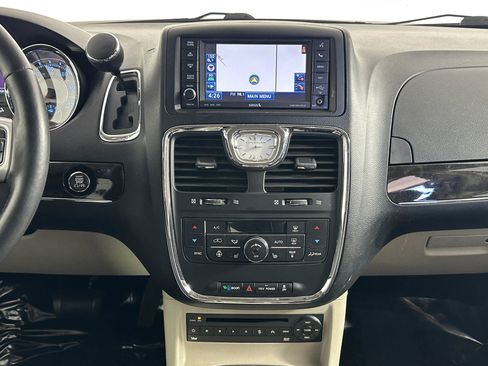 Used 2012 Chrysler Town & Country Touring-L w/ Premium Group FWD image 37