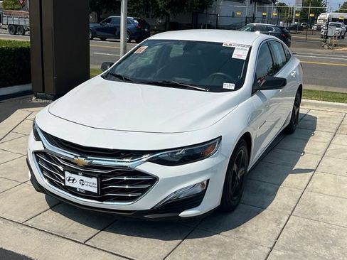 Used 2022 Chevrolet Malibu LS FWD image 3