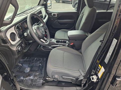 Used 2025 Jeep Wrangler Unlimited Sport AWD/4WD image 18