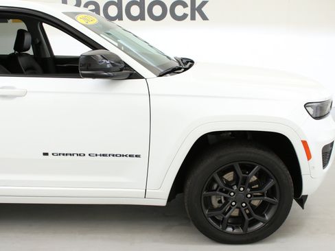 Used 2023 Jeep Grand Cherokee 30th Anniversary AWD/4WD image 14