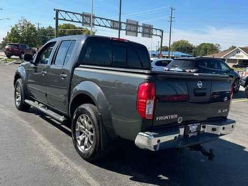 Used 2014 Nissan Frontier SL w/ SL Moonroof Package image 3