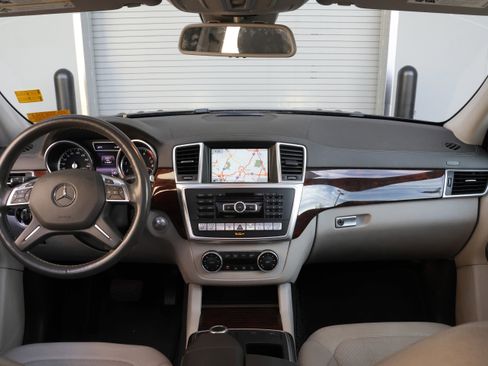 Used 2016 Mercedes-Benz GL 450 4MATIC image 17