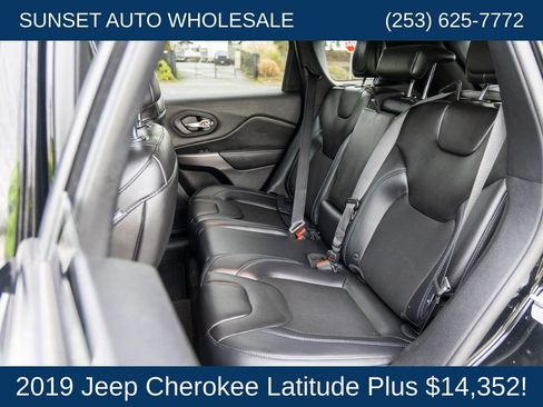 Used 2019 Jeep Cherokee Latitude Plus AWD/4WD image 71