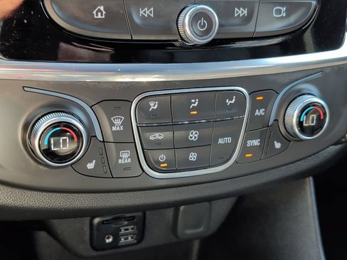 Used 2023 Chevrolet Traverse LT w/ LT Premium Package AWD/4WD image 23