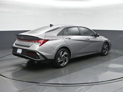Used 2025 Hyundai Elantra SEL FWD image 7