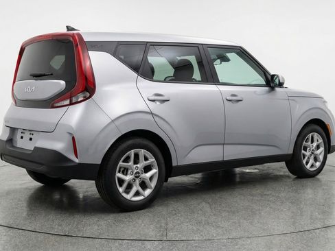 Used 2025 Kia Soul LX w/ LX Technology Package FWD image 9