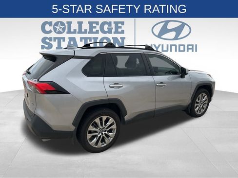 Used 2020 Toyota RAV4 XLE Premium image 5