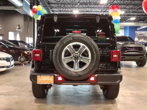 Used 2022 Jeep Wrangler Unlimited Sahara w/ Dual Top Group AWD/4WD image 6