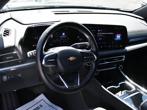 Used 2024 Chevrolet Traverse LT FWD image 16