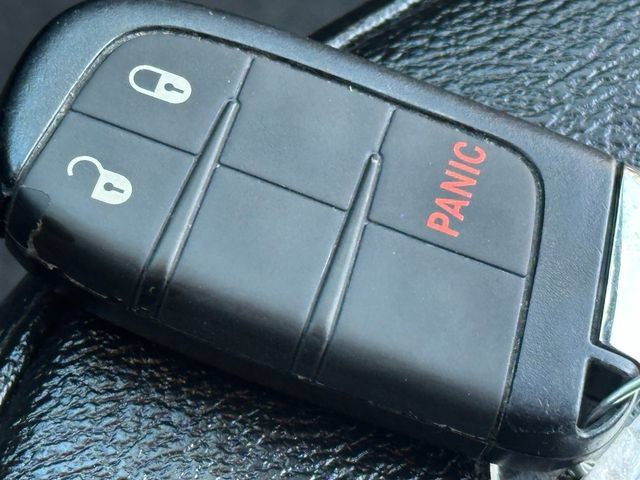 Used 2024 Jeep Compass Latitude AWD/4WD image 23