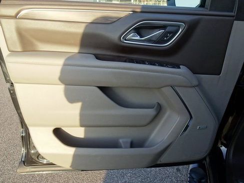 Used 2021 Chevrolet Suburban Z71 w/ Z71 Off-Road Package image 12