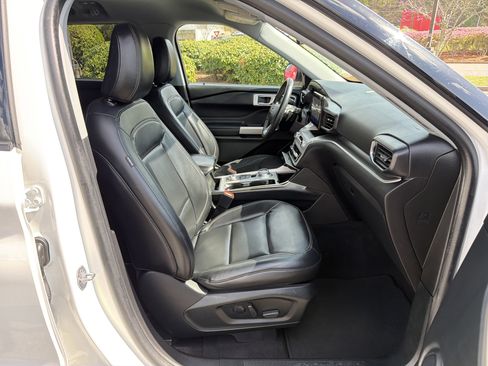 Used 2021 Ford Explorer XLT w/ Equipment Group 202A image 25