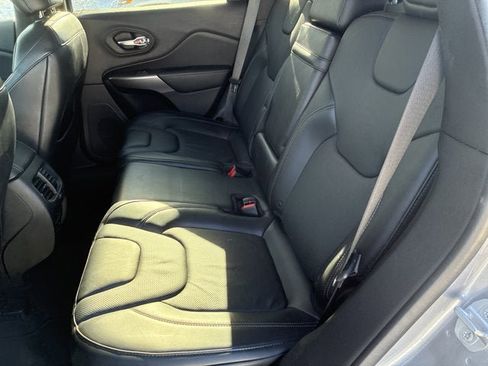 Used 2019 Jeep Cherokee Limited image 21