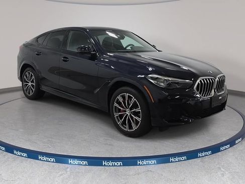 Used 2022 BMW X6 xDrive40i w/ M Sport Package AWD/4WD image 4