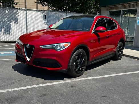 Used 2018 Alfa Romeo Stelvio Ti Lusso AWD/4WD image 3