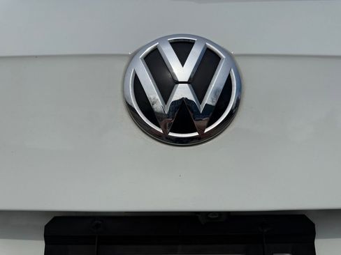 Used 2018 Volkswagen Tiguan SE w/ Panoramic Sunroof Package image 17