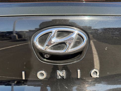 Used 2018 Hyundai Ioniq SEL image 24