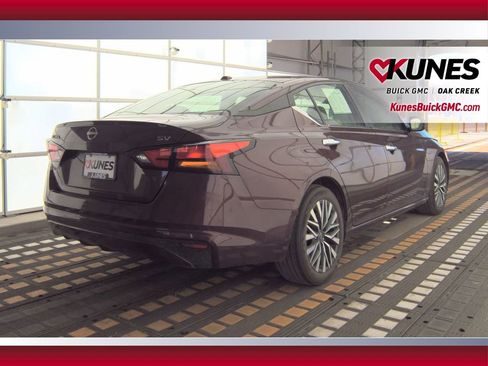 Used 2024 Nissan Altima 2.5 SV image 6
