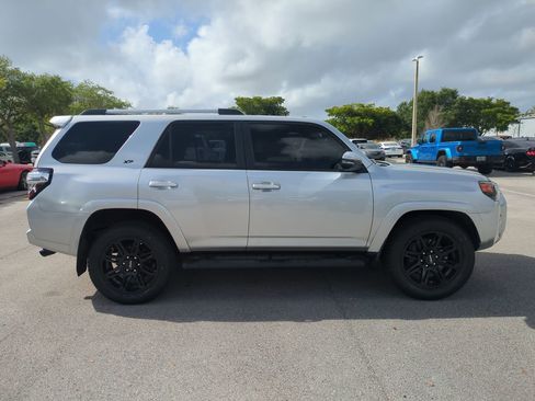 Used 2022 Toyota 4Runner SR5 Premium w/ Moonroof Package RWD image 5
