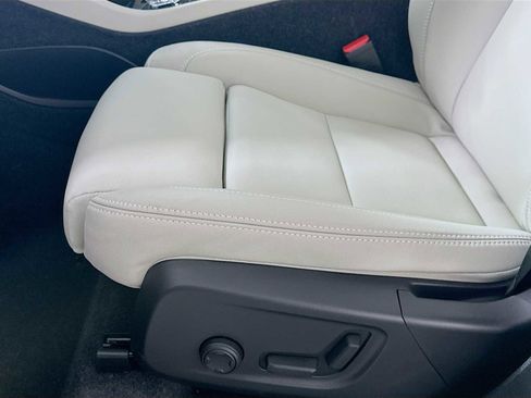 New 2026 Volvo XC40 B5 Plus w/ Climate Package image 18