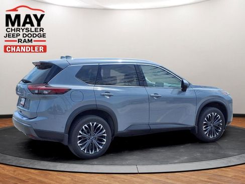 Used 2025 Nissan Rogue SL w/ Tech Package FWD image 21