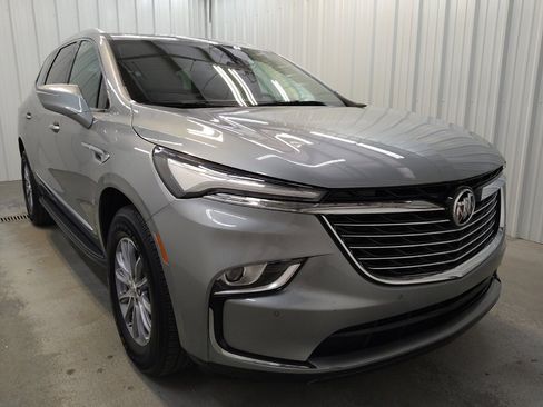 Used 2023 Buick Enclave Essence FWD image 13