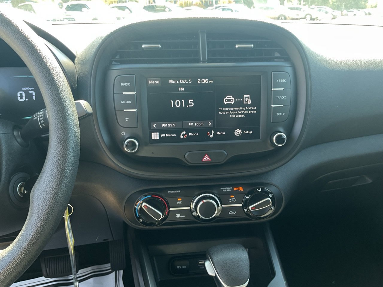 Used 2025 Kia Soul LX w/ LX Technology Package FWD image 30
